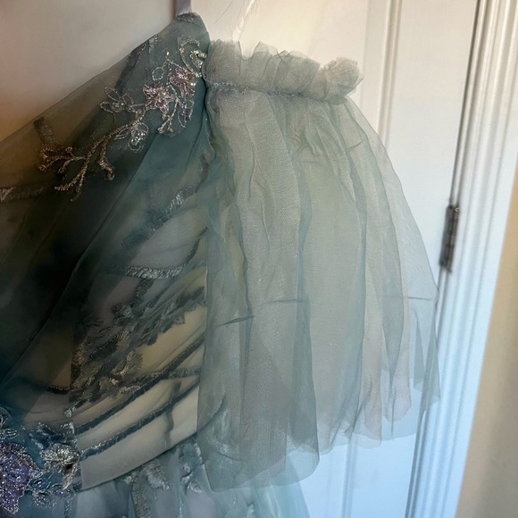 Prom dress - Picture 4 of 5